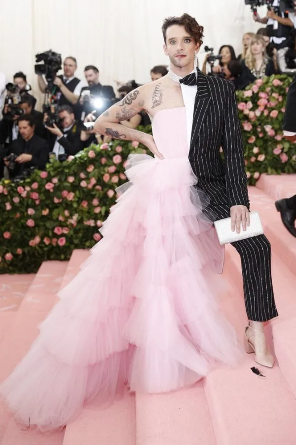 誰說女知識分子不時髦?會寫字的女人,穿得好更好看 誰說女知識分子不時髦?會寫字的女人,穿得好更好看