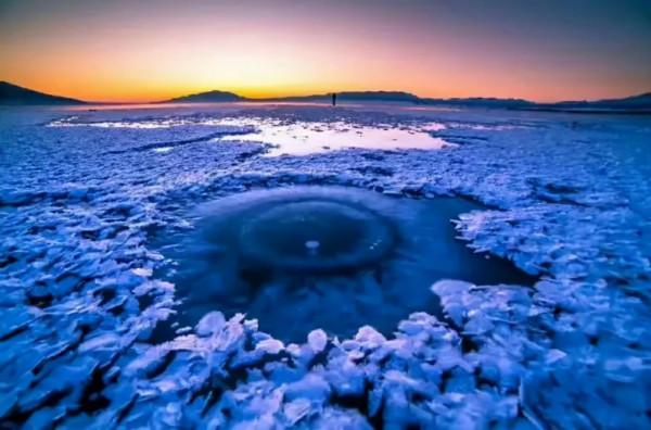 奇觀！賽里木湖驚現水霧大潮景象
