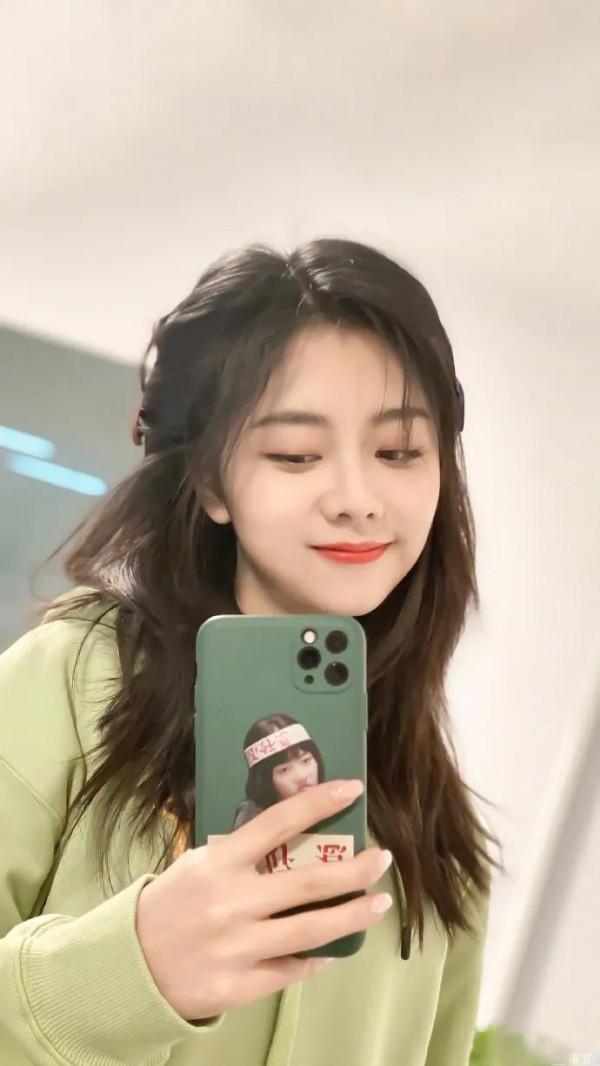 譚松韻都三十了,看上去還像十八歲,“娃娃臉”真的很可愛 譚松韻都三十了,看上去還像十八歲,“娃娃臉”真的很可愛