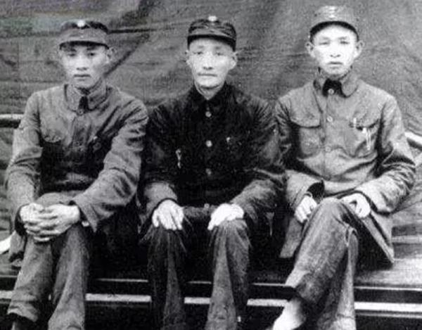 1945年新四軍“老虎團”團長犧牲，66年後，孫子為何火燒靖國神社