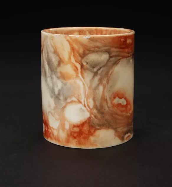 瓷器家族中的“偽裝者”,何以深得乾隆爺喜愛? 瓷器家族中的“偽裝者”,何以深得乾隆爺喜愛?