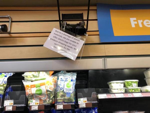 美國遭遇“什麼都缺”怪象:GDP依然增長,但連超市用食品袋都沒有了 美國遭遇“什麼都缺”怪象:GDP依然增長,但連超市用食品袋都沒有了