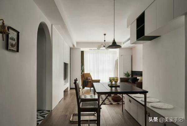 越來越多人不做電視牆，學她家打滿櫃子，全屋不是一般的實用大氣