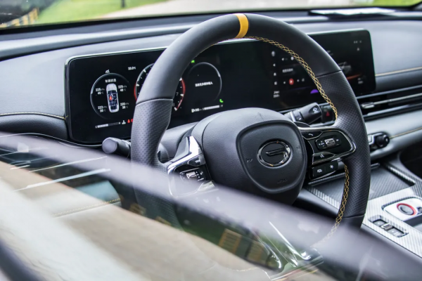 原廠改裝排氣,駕駛氛圍滿分,最近大熱的傳祺影豹到底怎樣? 原廠改裝排氣,駕駛氛圍滿分,最近大熱的傳祺影豹到底怎樣?