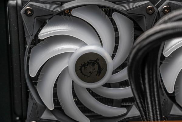 選對的不選貴的！AMD依舊yes！一個攝影+行政黨的最佳價效比主機