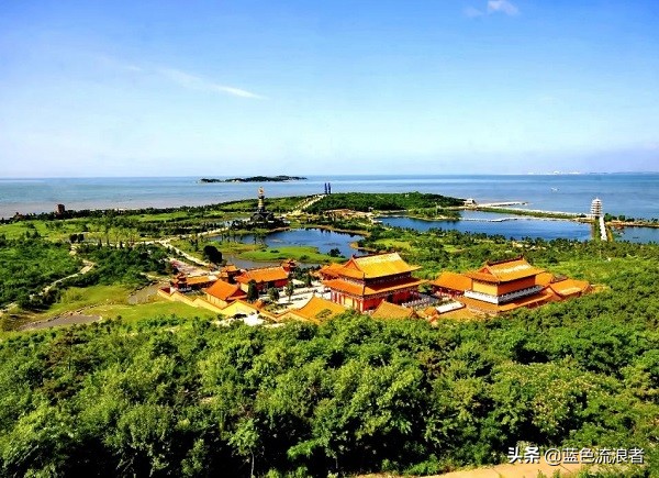 山東有個縣級市，夏季平均氣溫23℃，去避暑的人都要穿外套