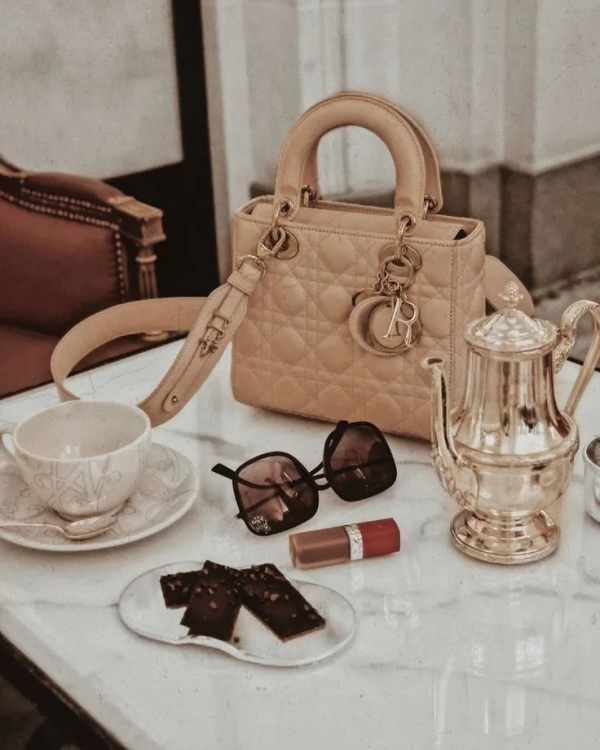 我扒了Chanel、Dior等大牌包包,發現最經典的款式竟然是這幾款 我扒了Chanel、Dior等大牌包包,發現最經典的款式竟然是這幾款