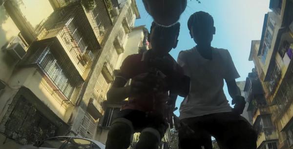 在流浪狗身上裝監控,記錄了汪的普通的一天,看完讓人心疼了 在流浪狗身上裝監控,記錄了汪的普通的一天,看完讓人心疼了