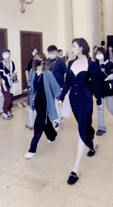 披個“麻袋”也好看是什麼感覺?我心中這4位女明星就是 披個“麻袋”也好看是什麼感覺?我心中這4位女明星就是