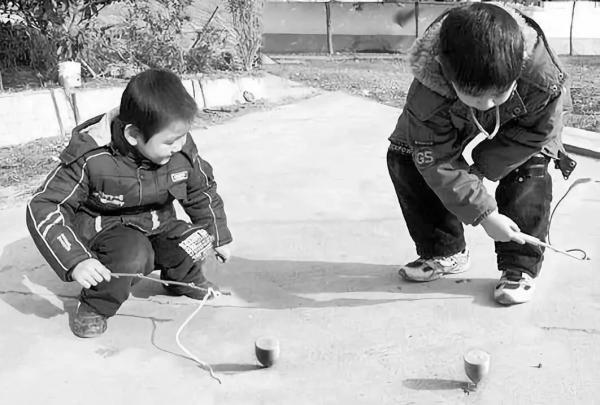 “限遊令”來了!未成年人為啥沉迷遊戲?氪金“魔咒”如何破解? “限遊令”來了!未成年人為啥沉迷遊戲?氪金“魔咒”如何破解?