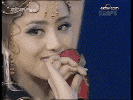 5位有梨渦的內地女星，笑起來俏麗無雙，不笑時眼角眉梢都是風情