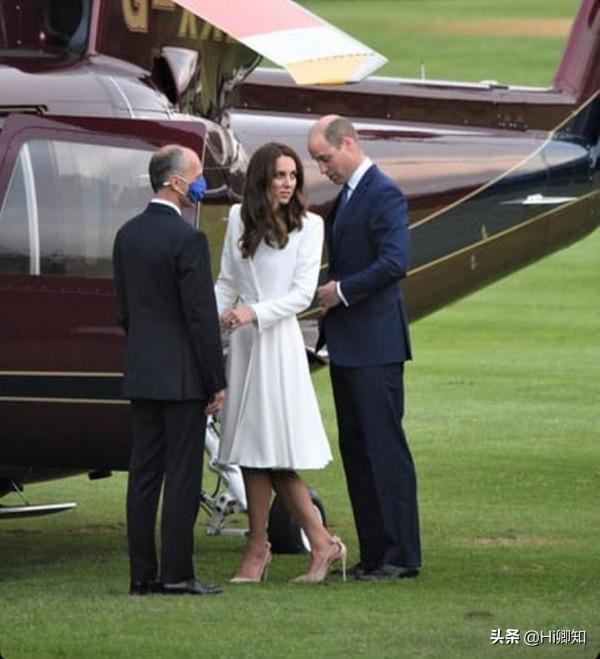 動不動就坐飛機的，也配來談環保？嗯，他們坐400架飛機趕來了