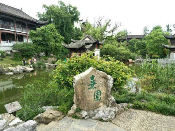 婺源“奇葩”景區，有錢買門票也不讓進，漢服是通行證