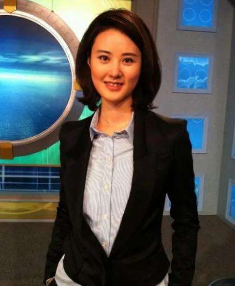 央視主持秦方：播音18年，40歲仍單身，婚姻大事不發愁