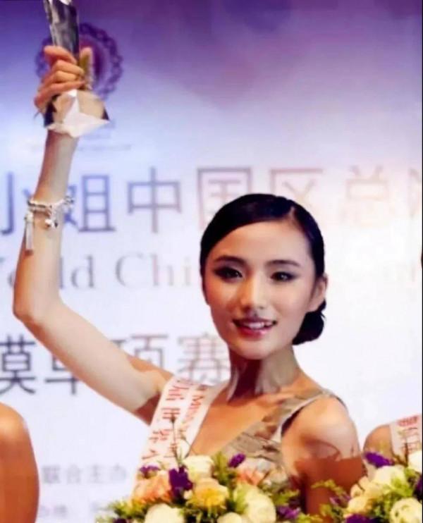 李亞鵬戴婚戒疑和女友婚訊將近!曾追周迅王菲,終於不做軟飯男? 李亞鵬戴婚戒疑和女友婚訊將近!曾追周迅王菲,終於不做軟飯男?