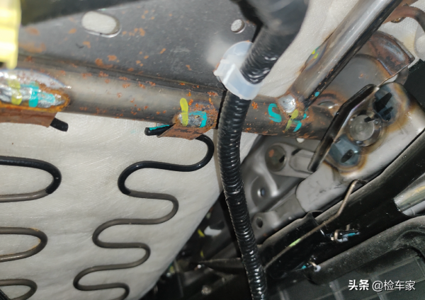 小姐姐花15萬買臺釣魚佬用過的日產途達，網友：反差感太強了