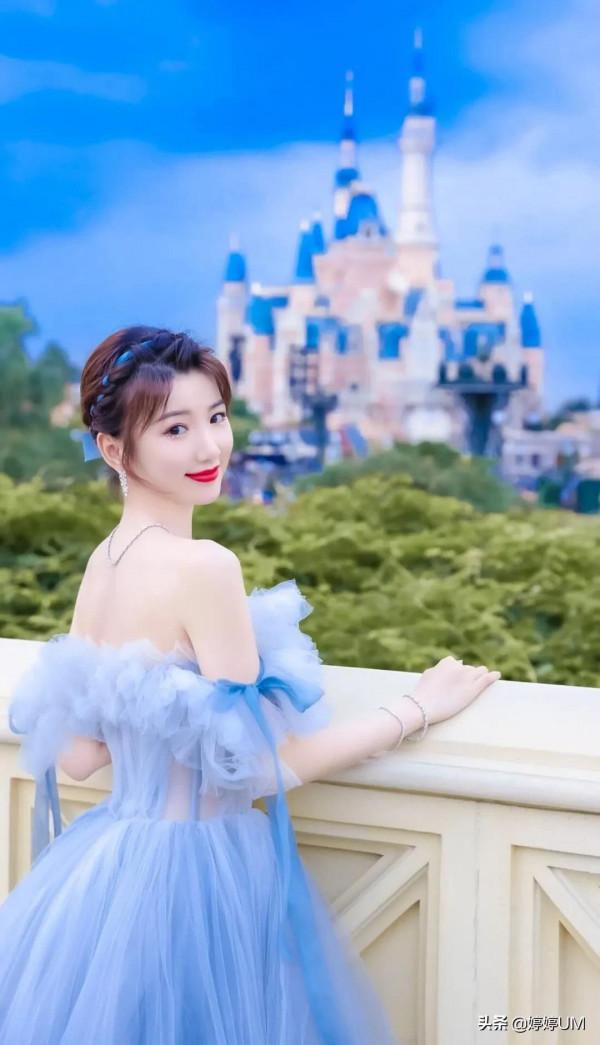 毛曉彤，膚白貌美、笑容甜美、可甜可酷，好看的女孩子誰不愛呢