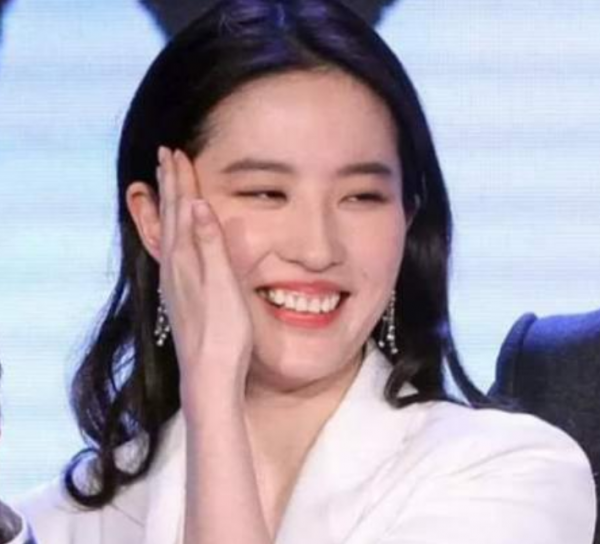 不整容、不做作，在娛樂圈堪稱一流