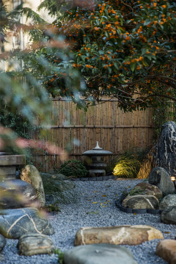 一樓帶60㎡院子的3居室，翻新改造後，效果不輸別墅