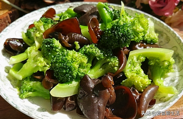 元旦將至，家宴準備3葷3素2點心，花錢少味道好，自己做吃著放心