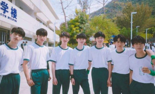 馬嘉祺二戰藝考，被網友質疑“立學霸人設”，本人回應很心機