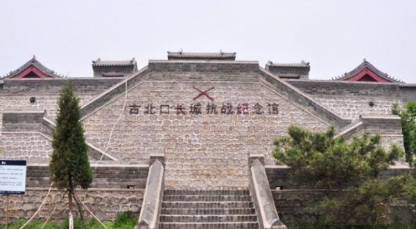 長城抗戰,杜聿明被圍遇險,突圍無望,幸虧日軍炮彈把牆炸了個洞 長城抗戰,杜聿明被圍遇險,突圍無望,幸虧日軍炮彈把牆炸了個洞