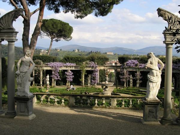 富豪去世41年後，遺產增值到幾十億，77歲老人自稱是其女兒要繼承