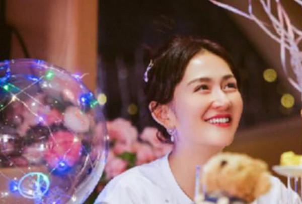 相戀多年卻分開，這7對明星戀人，有的成為仇人，有的還告上法庭