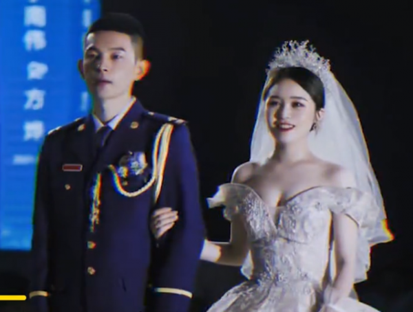 浙江一女子曬與兵哥哥相戀十年間的對比照,網友:兩個人都蛻變了 浙江一女子曬與兵哥哥相戀十年間的對比照,網友:兩個人都蛻變了