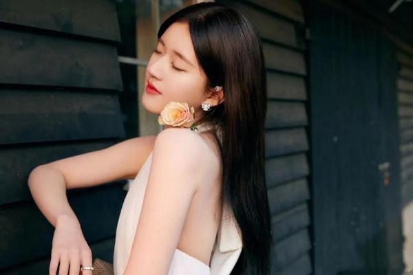 趙露思白色露肩裙，超級甜美，仙氣十足