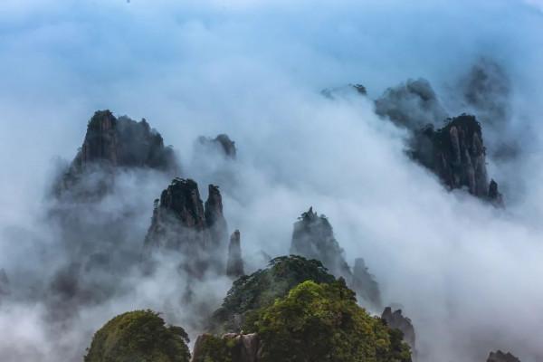 三清山雲海登上中國新聞網!快來抓住三清山雲海升騰的時光…… 三清山雲海登上中國新聞網!快來抓住三清山雲海升騰的時光……