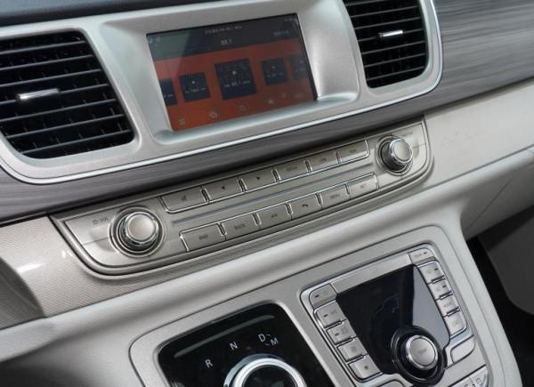 配2.0T發動機+軸距3198mm，起價14.58萬元，大通G10太能“裝”了