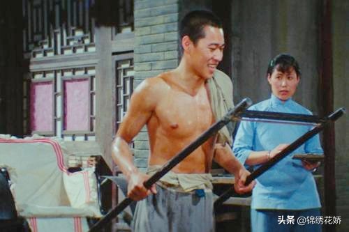 《駱駝祥子》：虎妞難產而死，除了胎兒過大，真正的原因是這三點