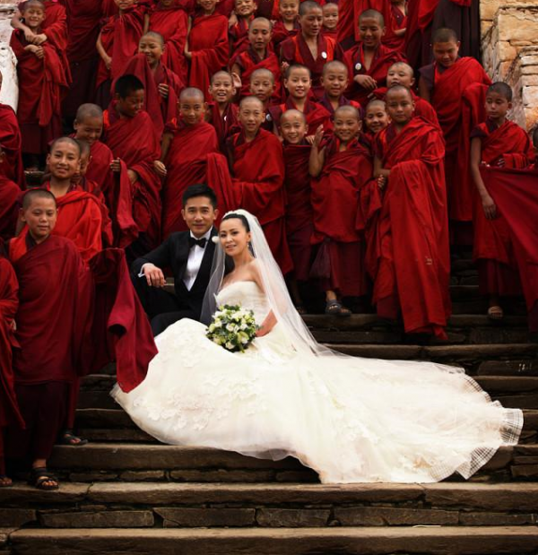 梁朝偉認唐嫣女兒為乾女兒,劉嘉玲認胡軍兒子為乾兒子 梁朝偉認唐嫣女兒為乾女兒,劉嘉玲認胡軍兒子為乾兒子