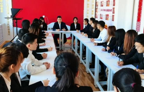 大學生畢業後想“留校任教”，需滿足3個必要條件，不然有難度