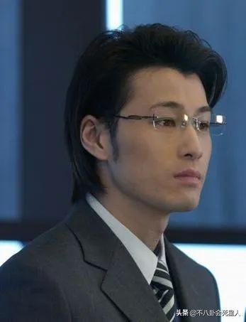 僵硬浮腫，像男芭比，中年男星動臉簡直是“災難現場”