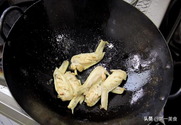紅燒雞翅簡單又好吃的做法，廚師長分享技巧，軟糯香甜，紅潤髮亮
