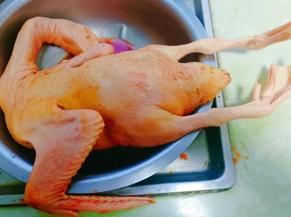 把丈母孃家養了4年的大鵝拿回家,一隻鵝做了4道硬菜,簡直太香了 把丈母孃家養了4年的大鵝拿回家,一隻鵝做了4道硬菜,簡直太香了