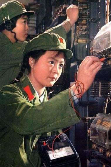 難忘74式軍服——海軍恢復水兵服,女兵穿上了裙子 難忘74式軍服——海軍恢復水兵服,女兵穿上了裙子