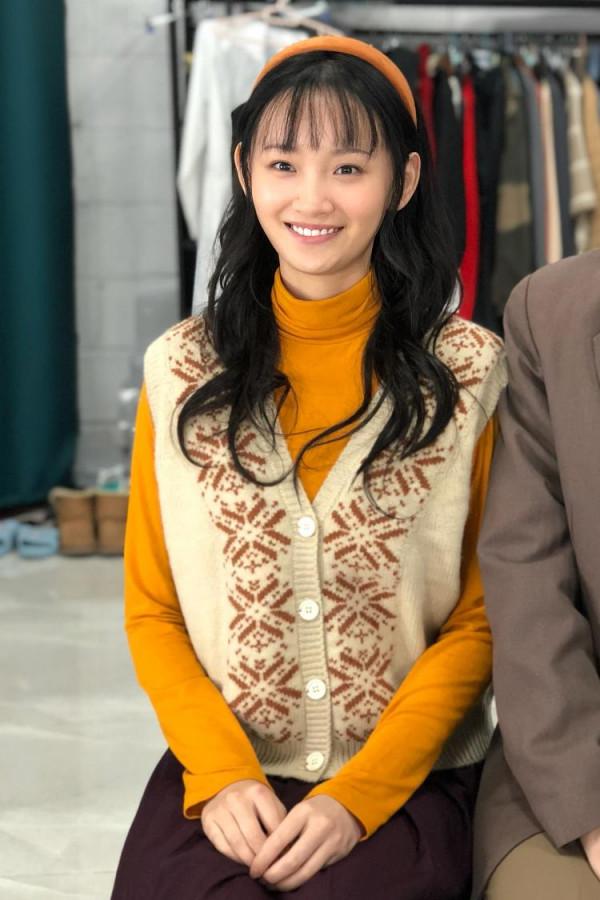 《關於我媽的一切》熱映中，飾青年季佩珍的演員梁寶羚神似年輕時的徐帆