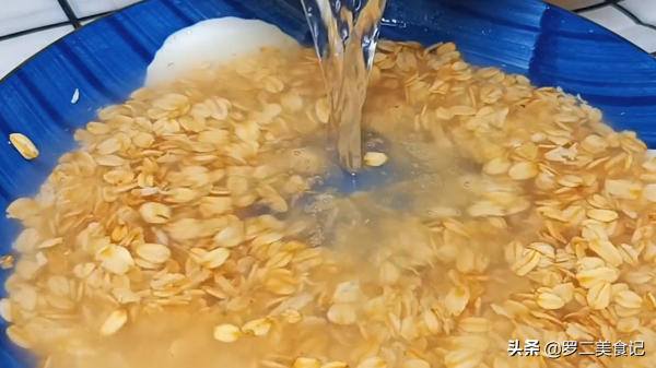 燕麥加玉米麵，88歲老奶奶經常這樣吃，鬆軟好消化，營養又好吃