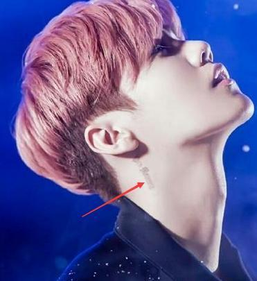 鹿晗故意挽袖子,高調露出新紋身,網友:明星公開紋身真的好嗎? 鹿晗故意挽袖子,高調露出新紋身,網友:明星公開紋身真的好嗎?