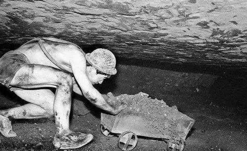 黑色黃金下的累累白骨！煤價狂漲，黑煤窯紛紛“復活”