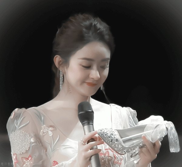 趙麗穎的鞋子沒有合腳過，今天也是為趙麗穎和穎火蟲流淚的一天