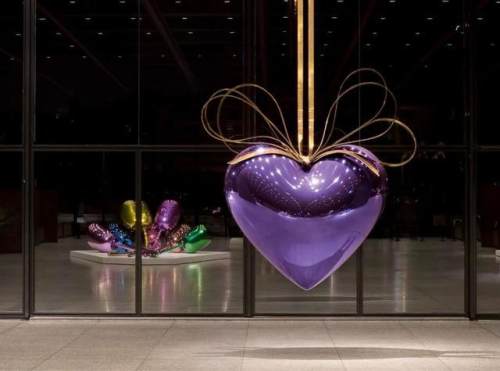 瘋了！一隻不鏽鋼兔子拍出6.3億的天價！網友：俗氣、譁眾取寵