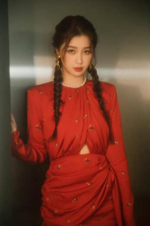 虞書欣穿碎花裙，又颯又甜