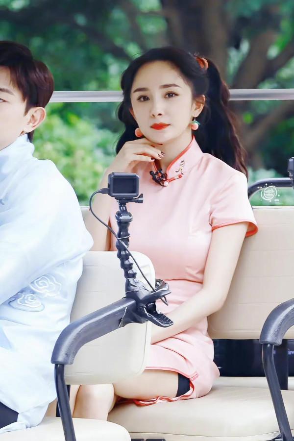 楊冪VS景甜，誰的旗袍造型贏了？