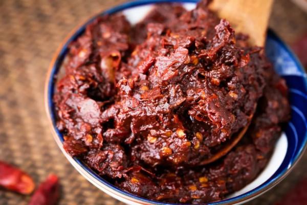 郫縣豆瓣醬哪種最正宗？大廚：教你選購技巧，認準這3點準沒錯