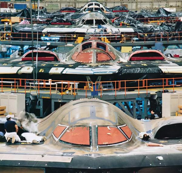 B2轟炸機塗層是通電的?隱身不是簡單的事,F117、F22、F35都不同 B2轟炸機塗層是通電的?隱身不是簡單的事,F117、F22、F35都不同
