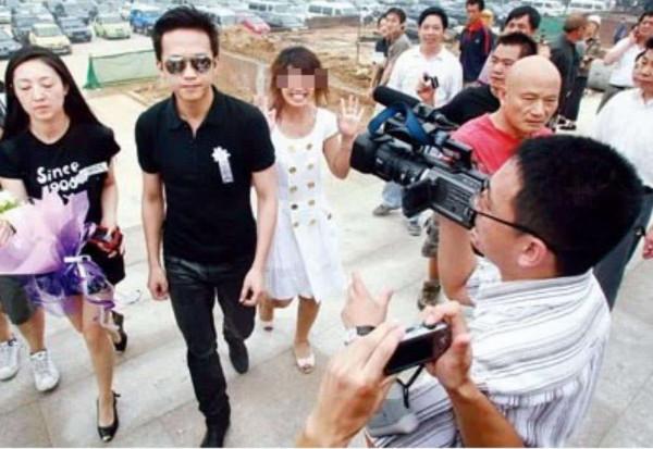 知名演員李丁:去世11年後兒子早逝,與妻子相伴57年的愛讓人淚目 知名演員李丁:去世11年後兒子早逝,與妻子相伴57年的愛讓人淚目